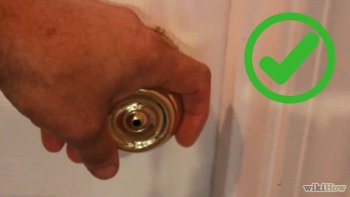 Изображение с названием Pick a Lock With Household Items Step 5