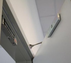 Удерживающий электромагнитный замок Накладной замок электромагнитного типа
