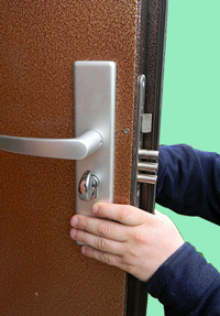 замена замка на металлической двери