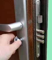 замена замка на металлической двери